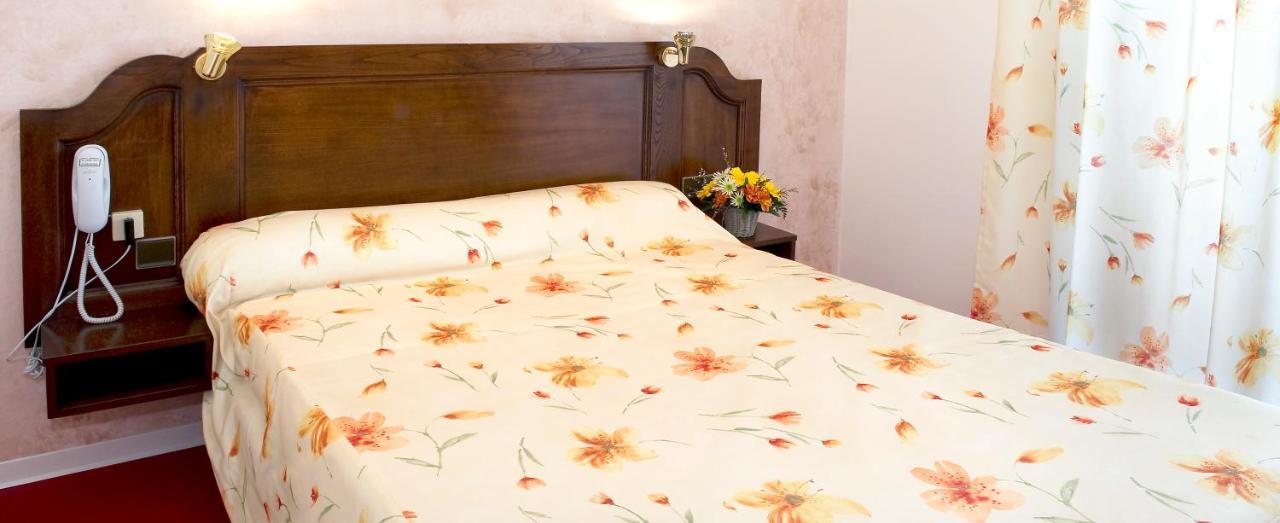 Hotel Les Peyrieres Olemps 外观 照片