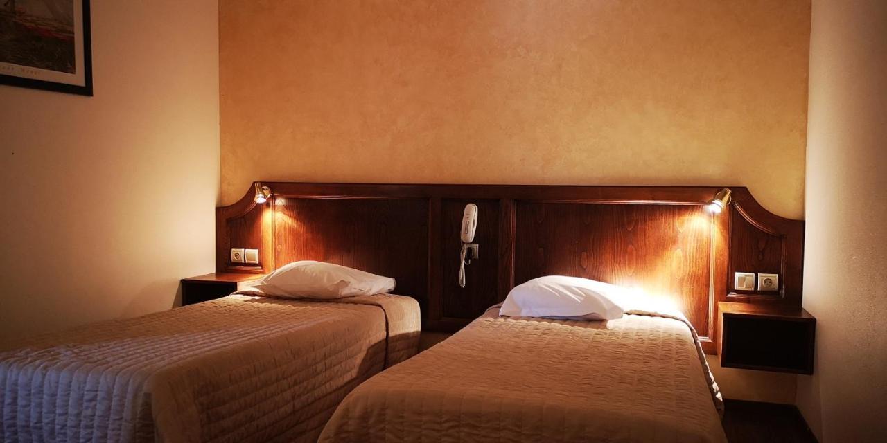 Hotel Les Peyrieres Olemps 外观 照片