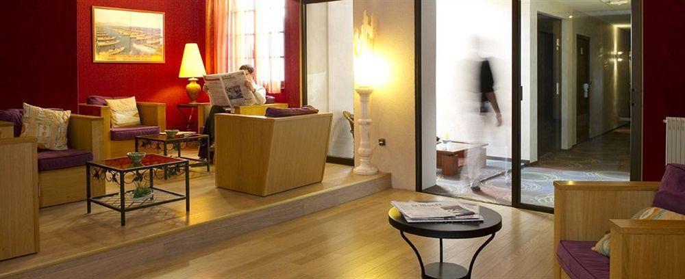 Hotel Les Peyrieres Olemps 外观 照片