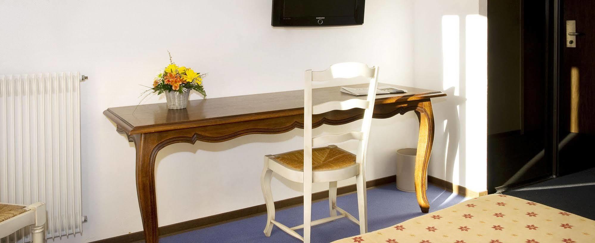 Hotel Les Peyrieres Olemps 外观 照片