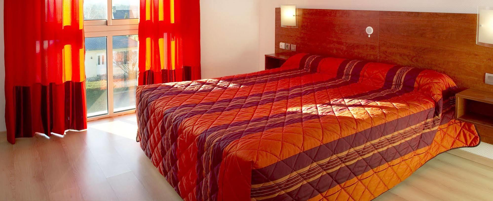 Hotel Les Peyrieres Olemps 外观 照片