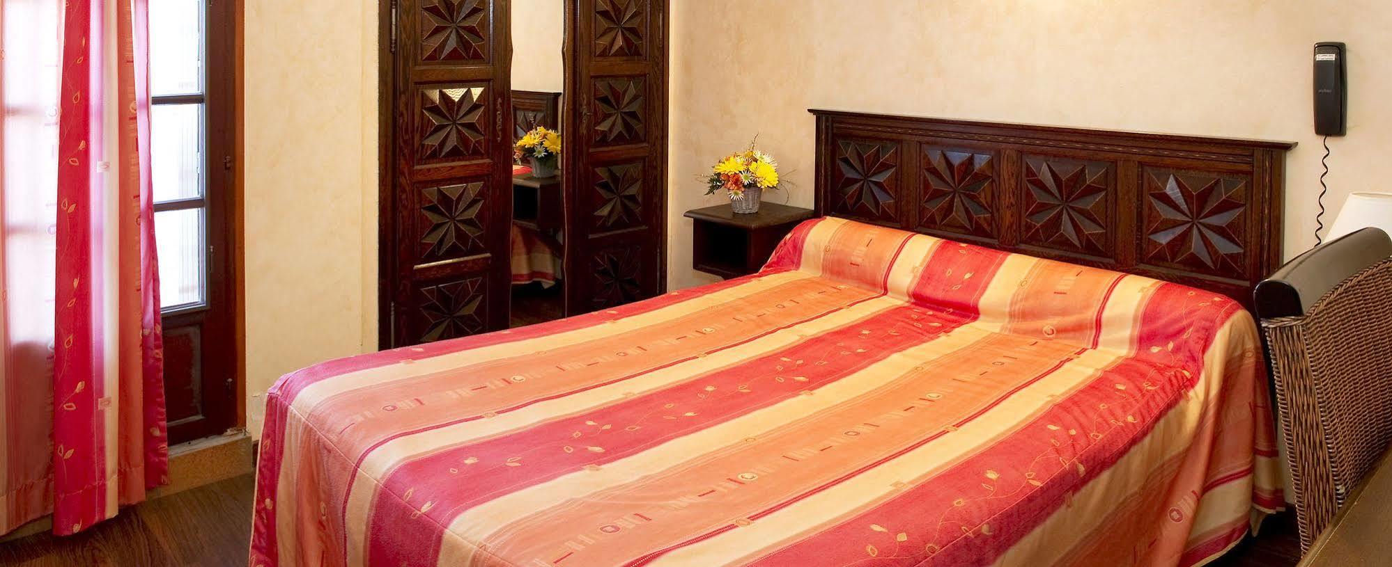 Hotel Les Peyrieres Olemps 外观 照片