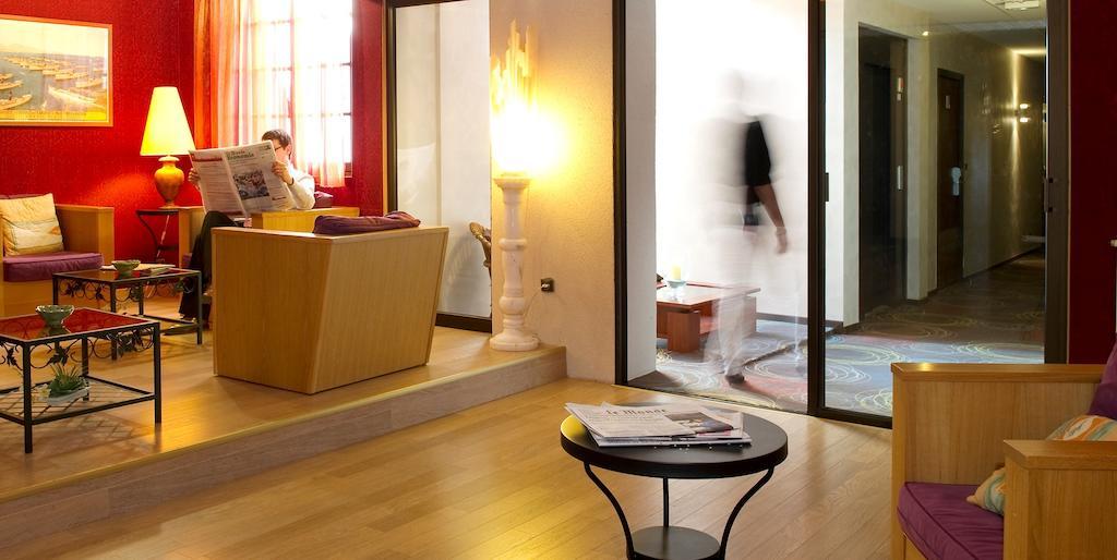 Hotel Les Peyrieres Olemps 外观 照片
